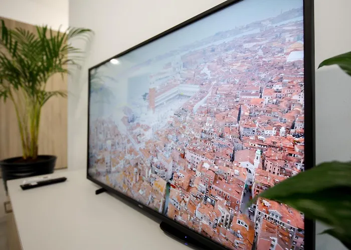 Vitan Oasis - New Building - Free Secured Private Parking - Self Check-in - *