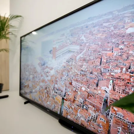 Vitan Oasis - New Building - Free Secured Private Parking - Self Check-in - *